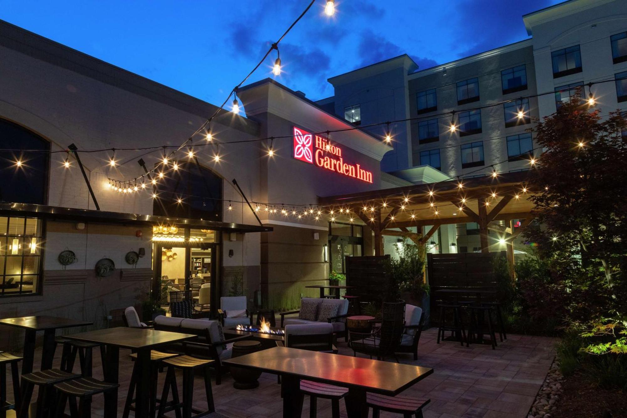 Hilton Garden Inn Spartanburg Exterior foto